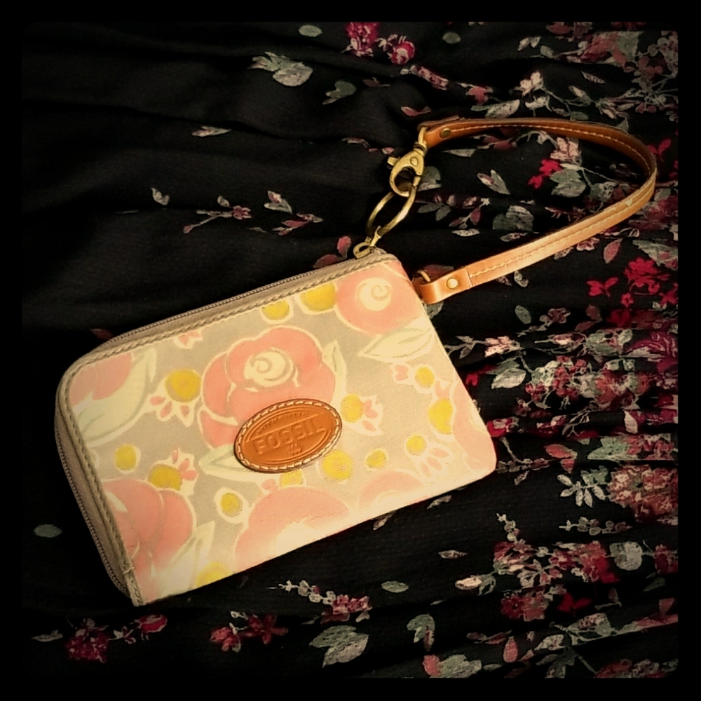 Fossil Genuine Leather Flower Wristlet Wallet